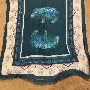 BNWT Beautiful scarf  from The Metropolitan Museum of Art